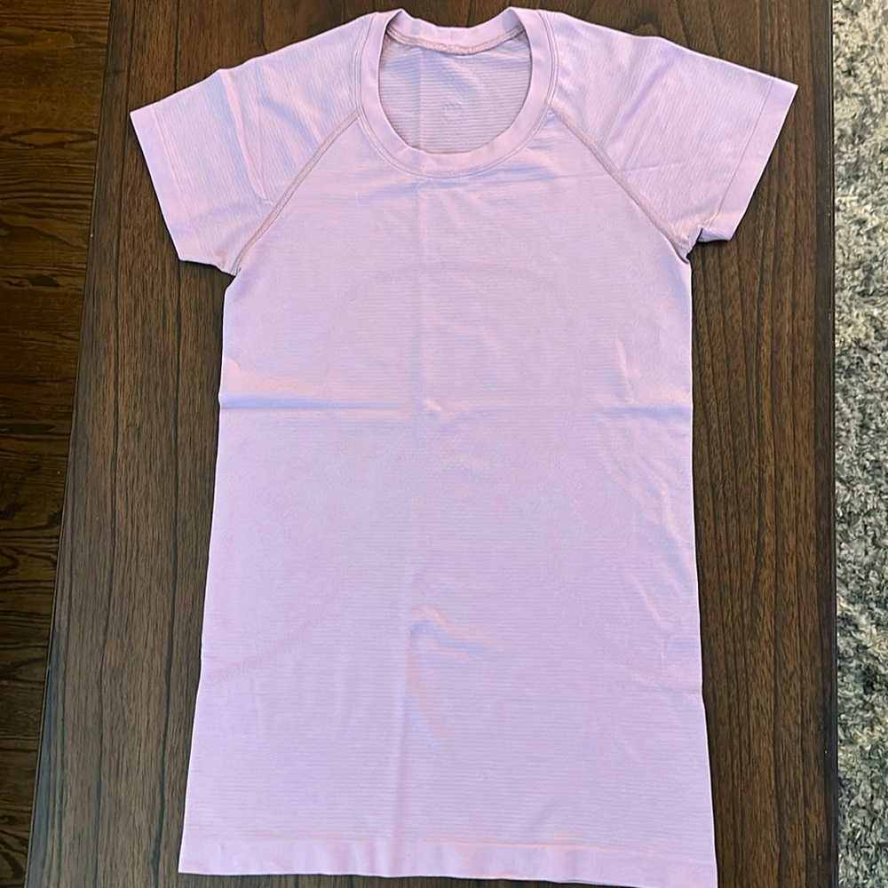 Lululemon swiftly tech short sleeve shirt 2.0. Size 6